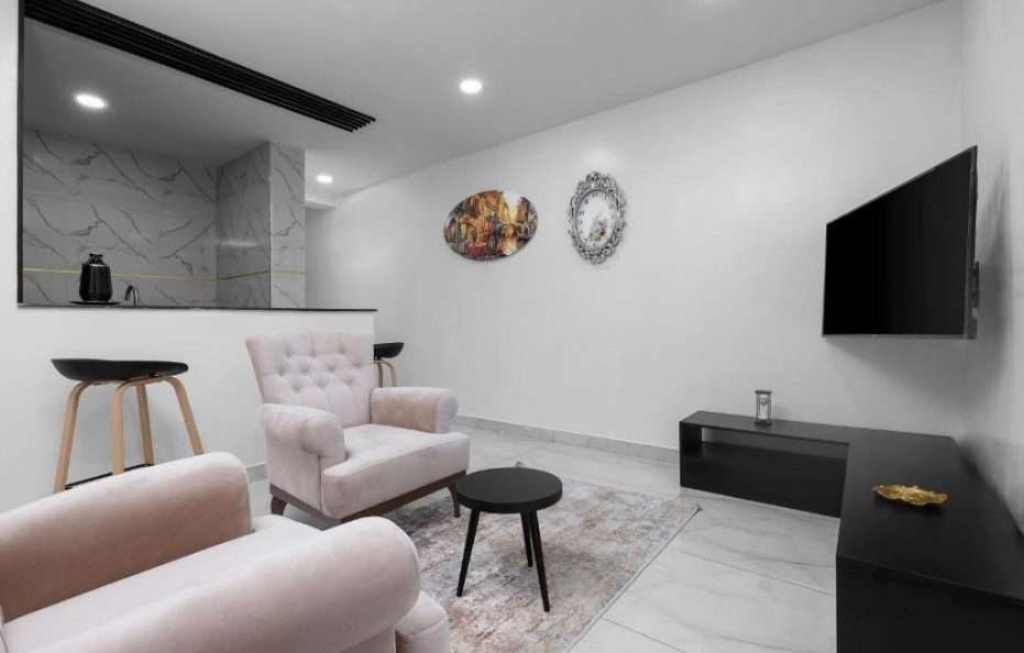 BKT Cribs