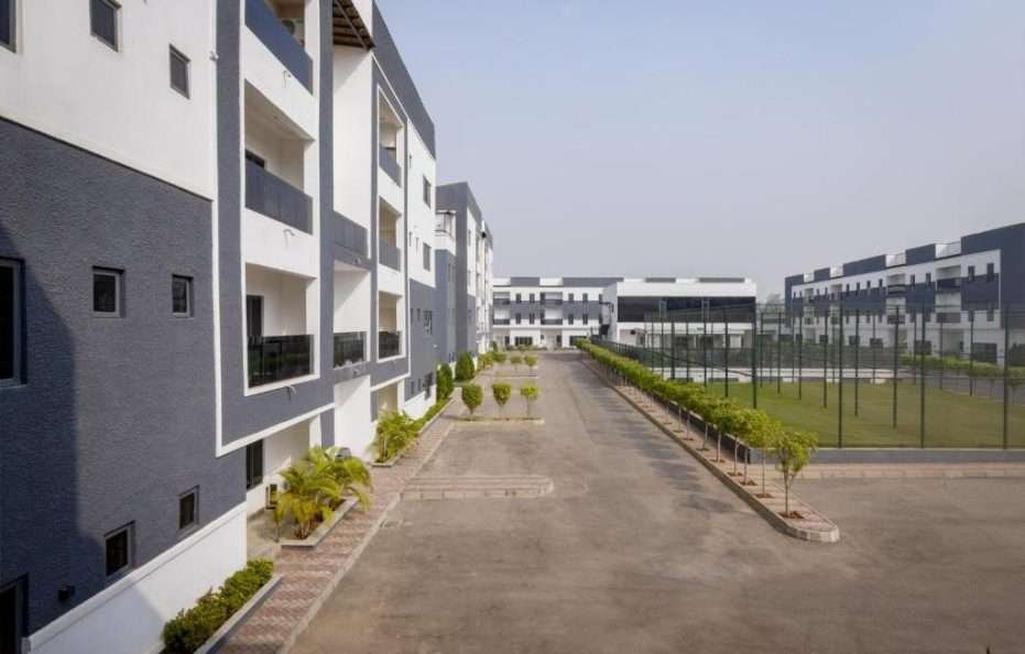 D’Crown Place, Idu